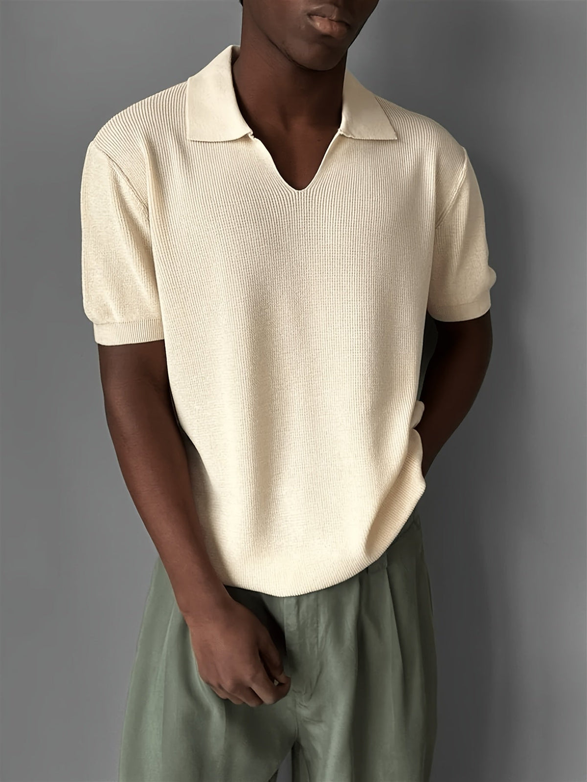 Poloshirt mit klassischem Kragen und offenem V-Ausschnitt