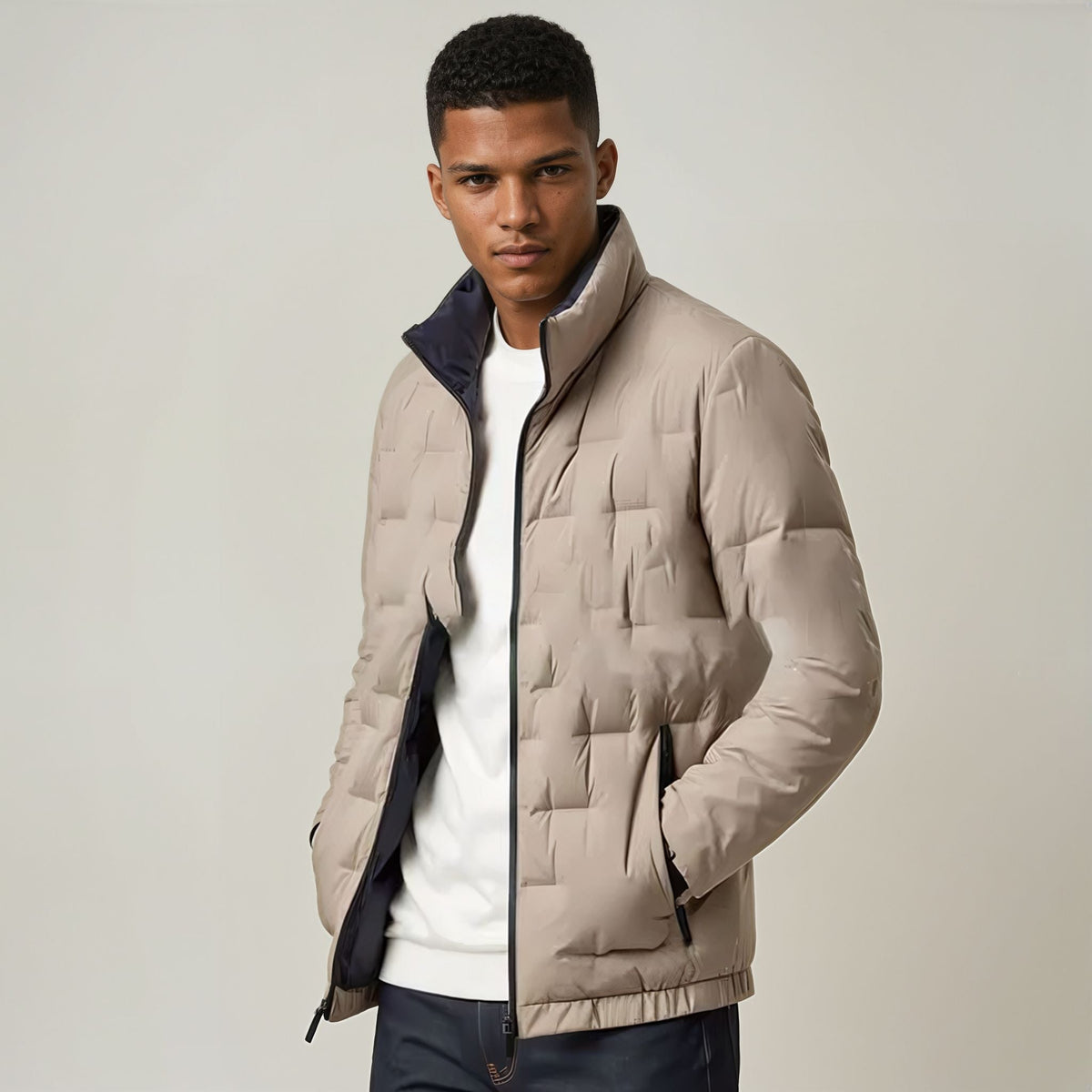 Rückansicht der leichten Steppjacke für Herren