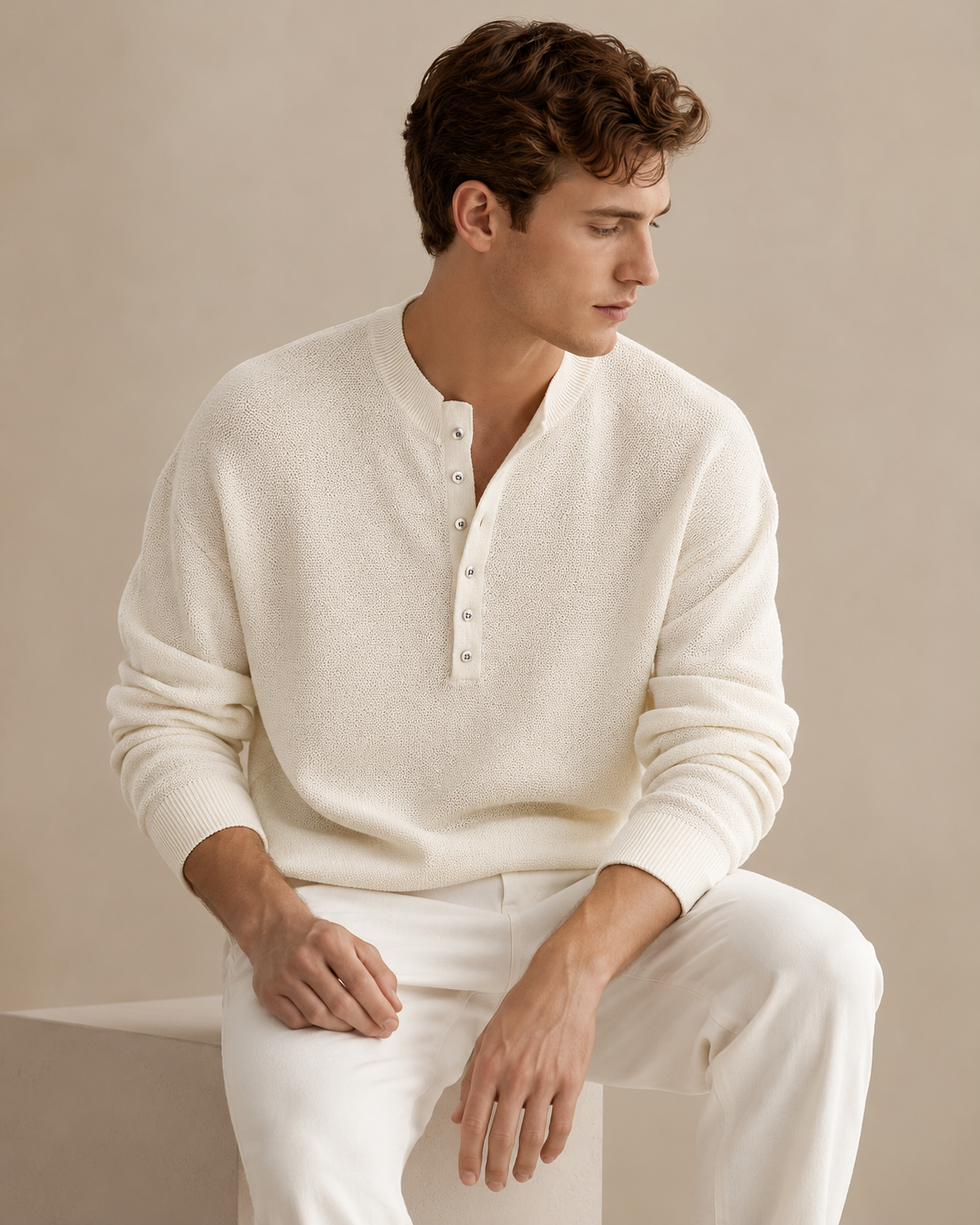 Henley-Ausschnitt mit Knopfleiste am Strickshirt