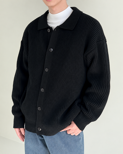 Damen-Strickjacke mit elegantem Spitzkragen