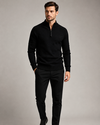 Hinteransicht des Strickpullovers mit geripptem Saum
