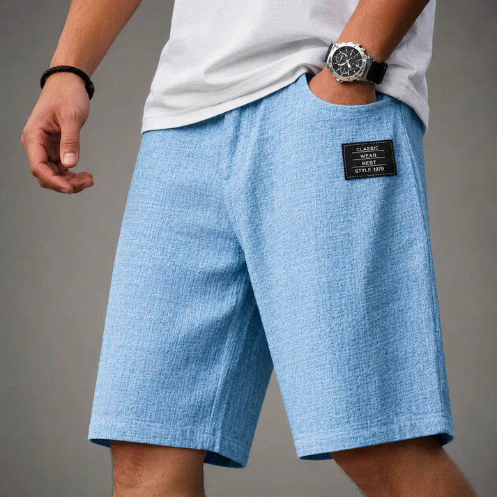 Detailansicht der Herren Leinenshorts mit Leinenstruktur