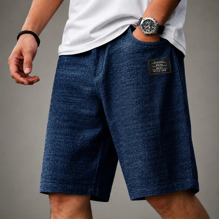 Herren Leinenshorts mit relaxed fit am Model getragen