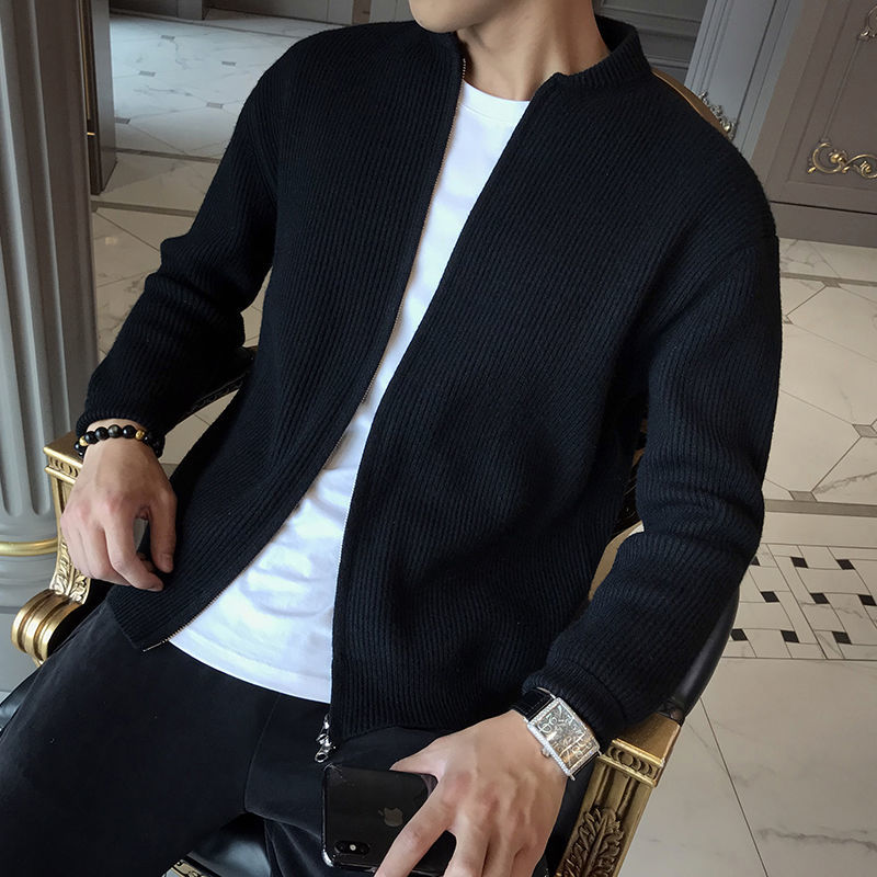 Weicher Herren-Cardigan aus warmer Strickware in klassischem Design