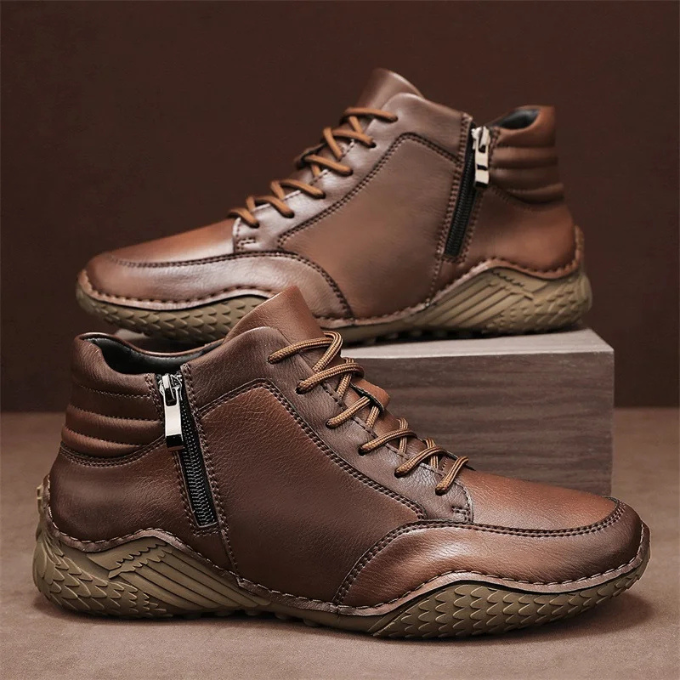Nahaufnahme der hochwertigen Lederoberfläche der Herrenstiefel