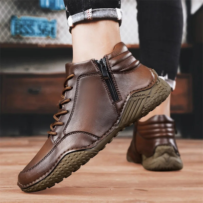 Seitenansicht der Herrenstiefel für Alltag und Outdoor-Einsätze