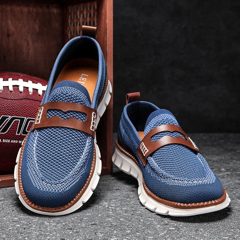 Seitliche Ansicht eines Penny-Loafers mit Lederdetails