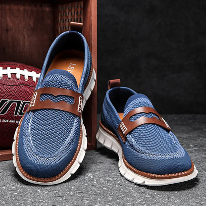 Seitliche Ansicht eines Penny-Loafers mit Lederdetails