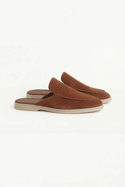 Herren Mules mit offener Form und flacher Sohle im Frontwinkel