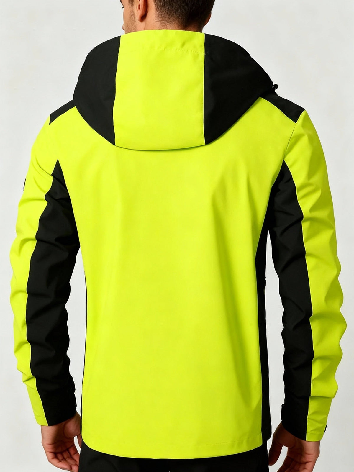 Nahaufnahme der reflektierenden Details an der Outdoor-Jacke