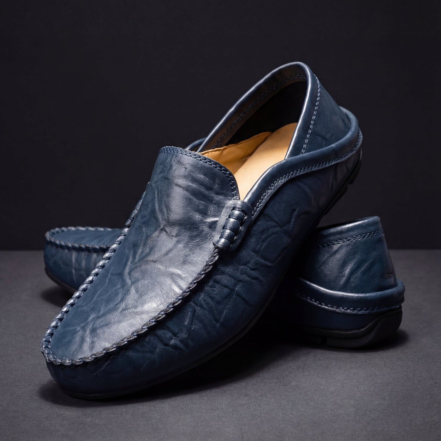 Leichte Herren Slipper im eleganten Loafer-Stil von vorn