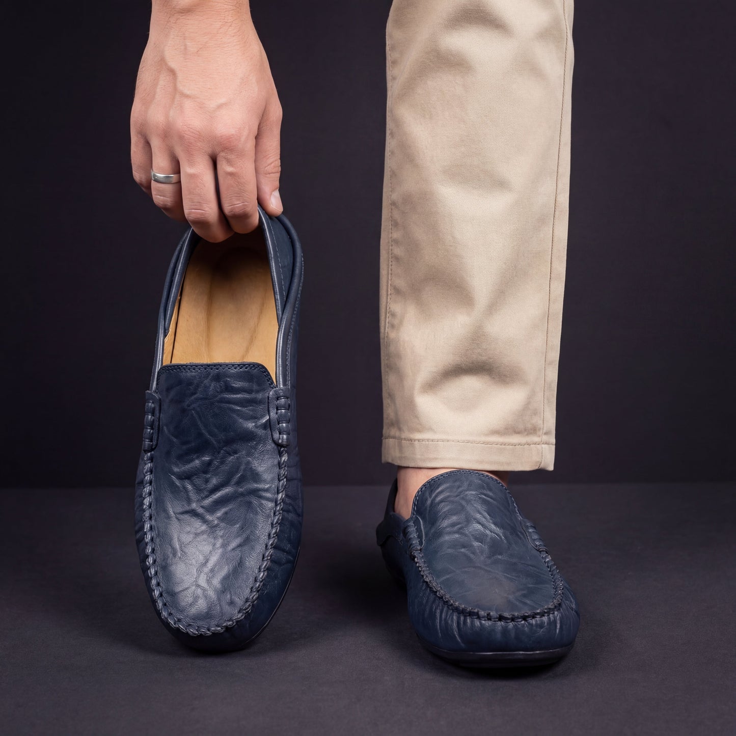 Klassische Schlupfschuhe für Herren in Nahaufnahme der Vorderpartie