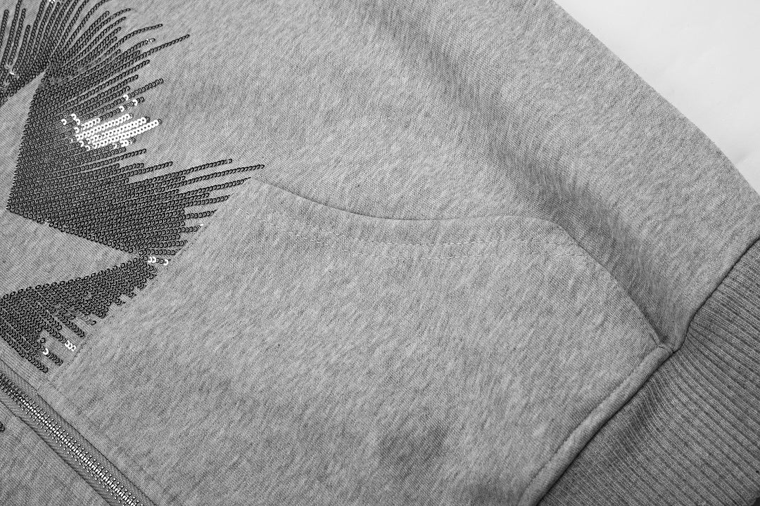 Modischer Kapuzenpullover mit glänzendem Paillettenmuster