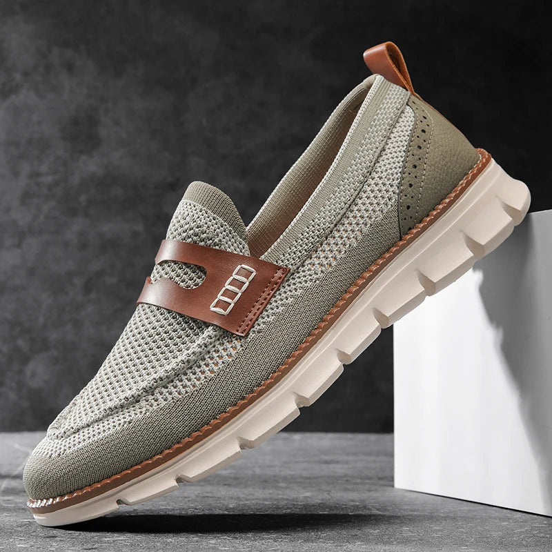 Draufsicht auf den klassischen Penny-Loafer aus Mesh