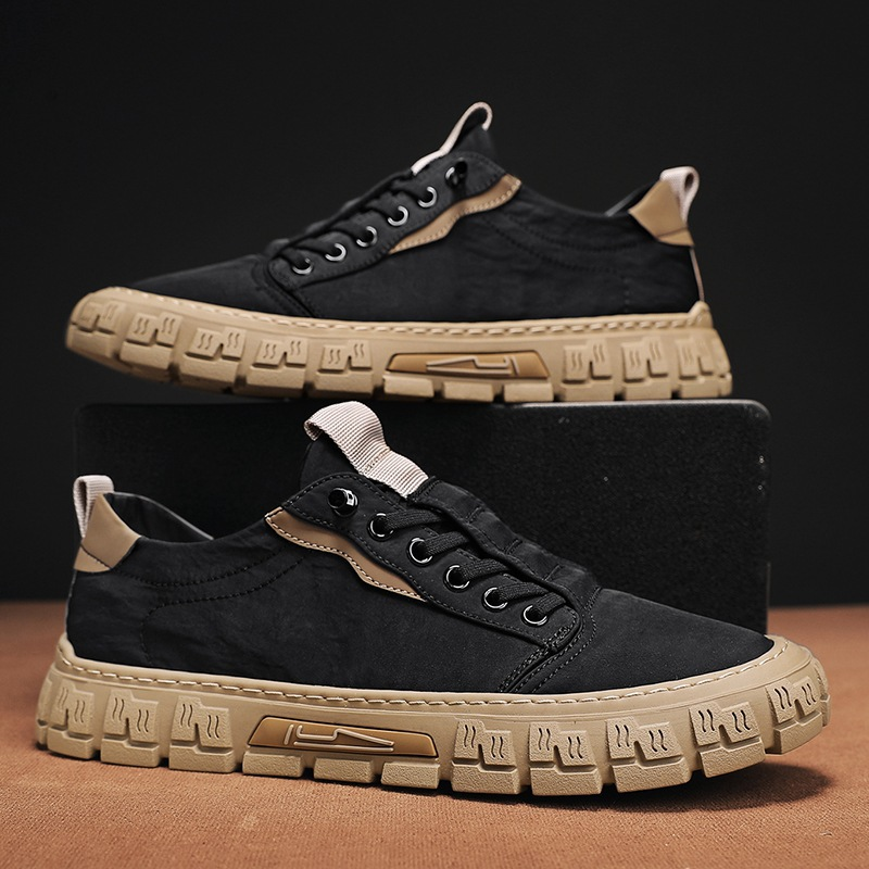 Paar Herren Canvas Sneaker mit griffiger Profilsohle von vorn