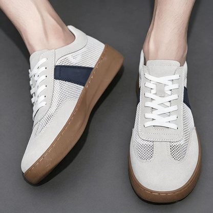 Unisex Retro-Sneaker in Kobaltblau mit strukturierter Sohle, Vorderansicht