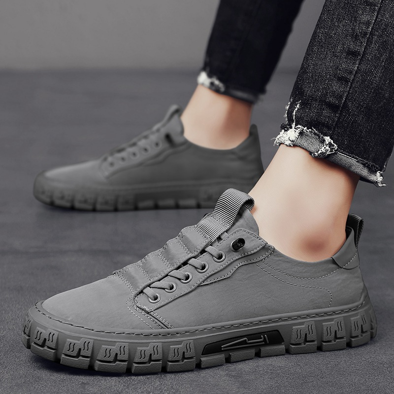 Herren Canvas Sneaker mit Profilsohle in Rückansicht