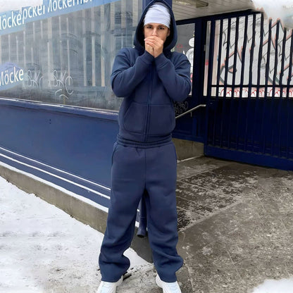 Vorderansicht des zweiteiligen Herren-Sets mit Oversize-Zip-Hoodie