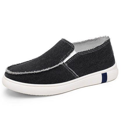 Herren-Freizeitschuhe ohne Schnürsenkel in einer getragenen Ansicht
