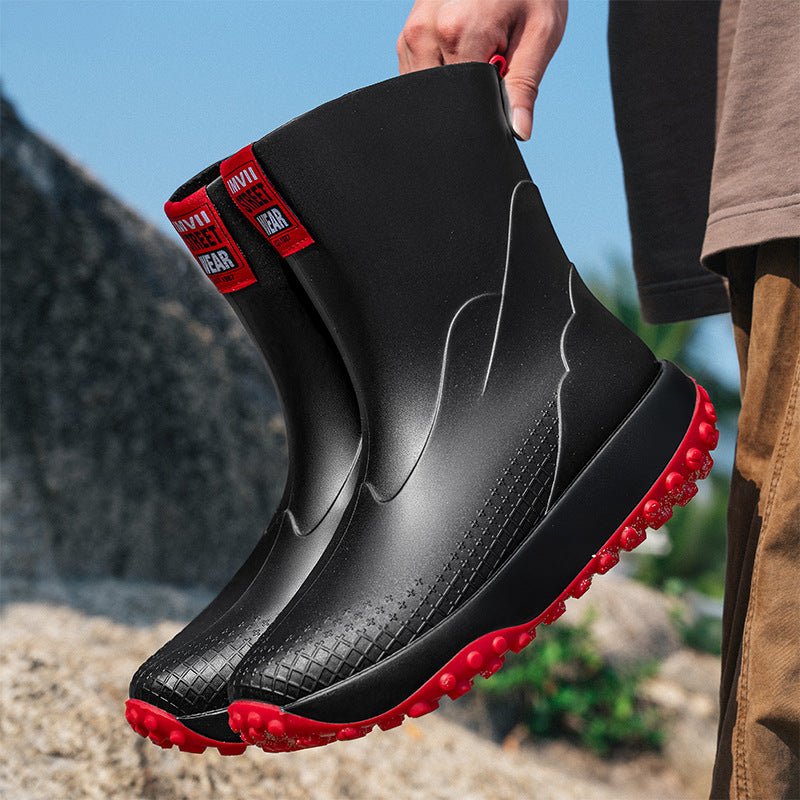 Detailansicht der rutschfesten Sohle an einem Herren-Gummistiefel