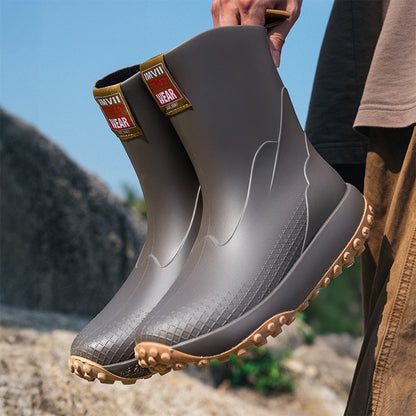Paar Gummistiefel für Herren mit sicherem Halt auf feuchtem Untergrund