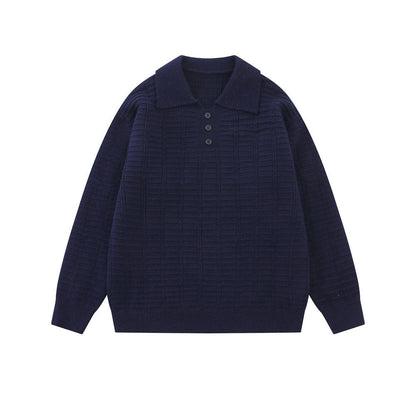 Nahaufnahme des Polokragens am Herren-Strickpullover