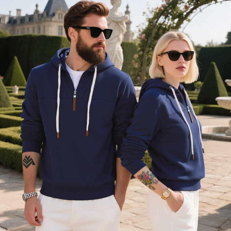 Hoodie mit praktischem Lederzipper am Ausschnitt