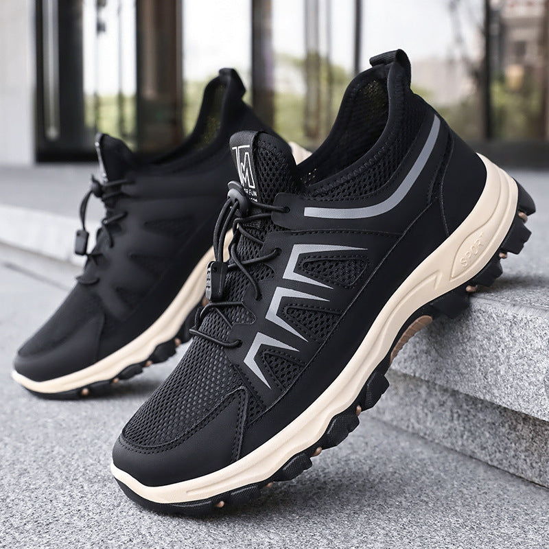Vorderansicht des Trekking-Sneakers für Herren mit sportlicher Passform