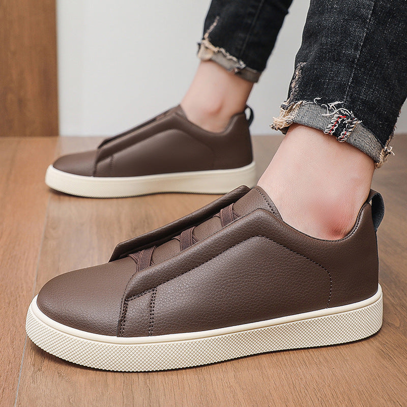 Leder-Sneaker mit gepolsterter Zunge und bequemem Einstieg