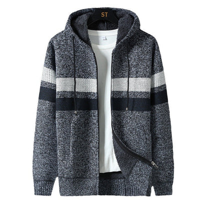 Durchgehender Reißverschluss an einer Herren-Strickjacke mit Teddyfutter