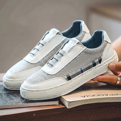 Detailaufnahme des Karomusters am Espadrille-Sneaker
