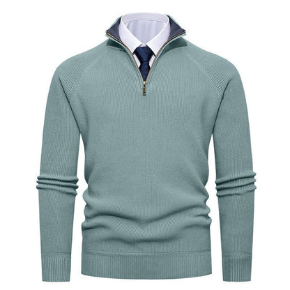 Herren-Strickpullover mit feiner Rippstruktur und Halbzip in der Vorderansicht