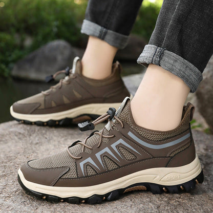Seitenansicht des Herren-Trekking-Sneakers mit atmungsaktivem Mesh