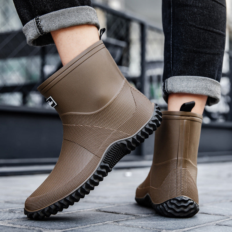 Herren-Gummistiefeletten mit markanter Profilsohle von der Seite