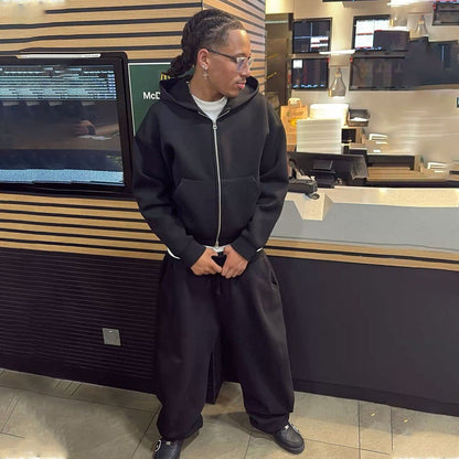 Detailansicht des Reissverschlusses am Oversize-Hoodie