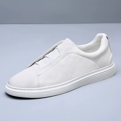 Nahaufnahme des weichen Leders am Sneaker