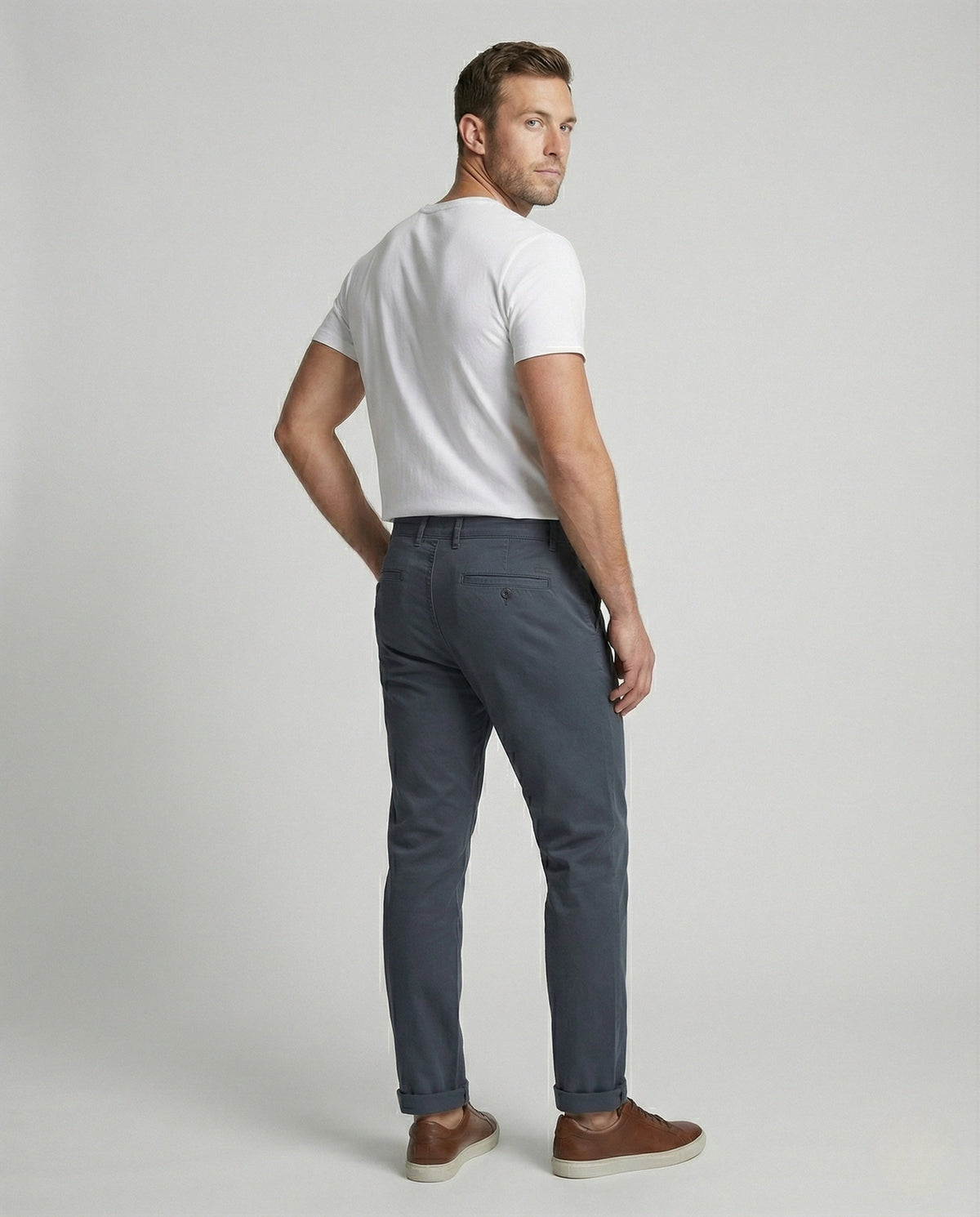 Seitliche Ansicht der Herren-Thermo-Chino mit Fleecefutter