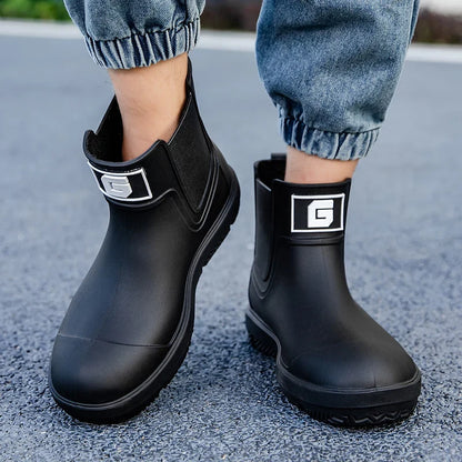 Herren-Regenstiefel aus PVC als Paar für regnerische Tage