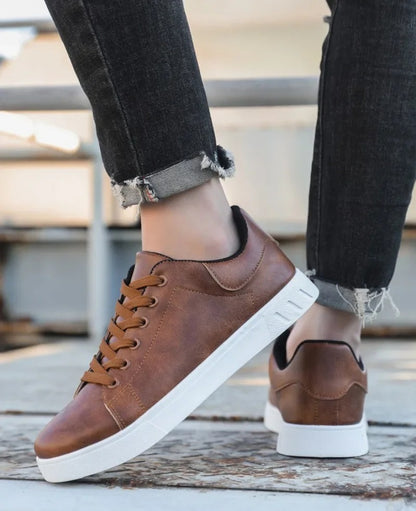 Tom Hollinger | Klassischer Sneaker in Lederoptik