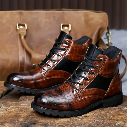 Herrenstiefel mit strukturierter Oberfläche und klassischer Form