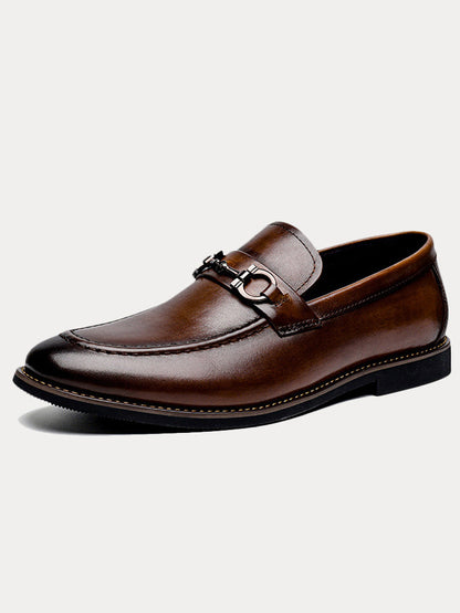 Paar Herren-Loafer aus Leder mit Horsebit Detail von vorne