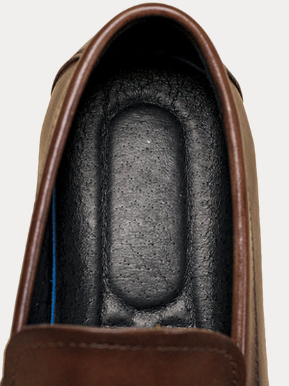 Rückansicht der Herren-Loafer aus Leder mit sauber verarbeitetem Fersenbereich
