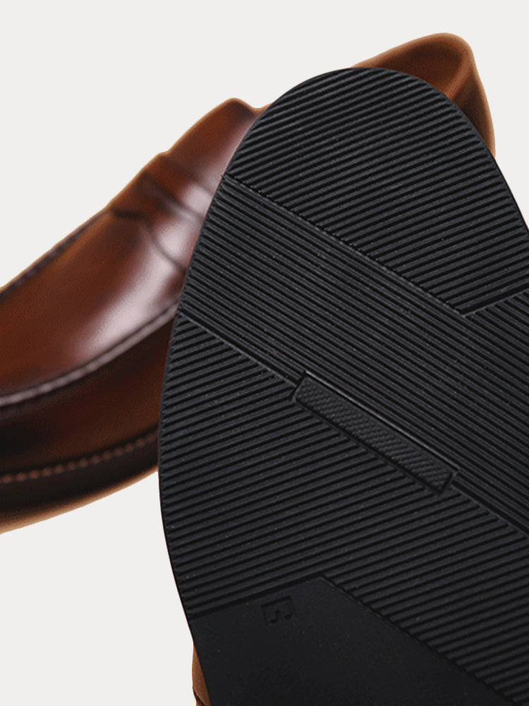 Herren-Loafer aus Leder für Business und Freizeit in Studioaufnahme