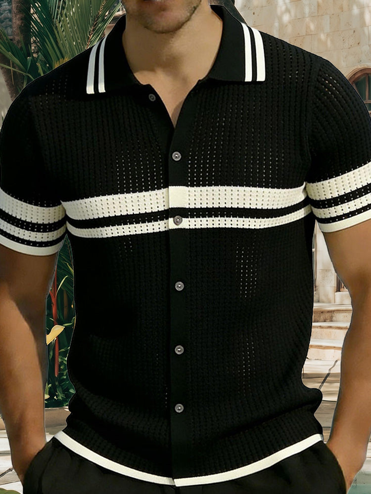 Herren-Poloshirt mit kurzen Ärmeln und Knopfleiste in Rückansicht