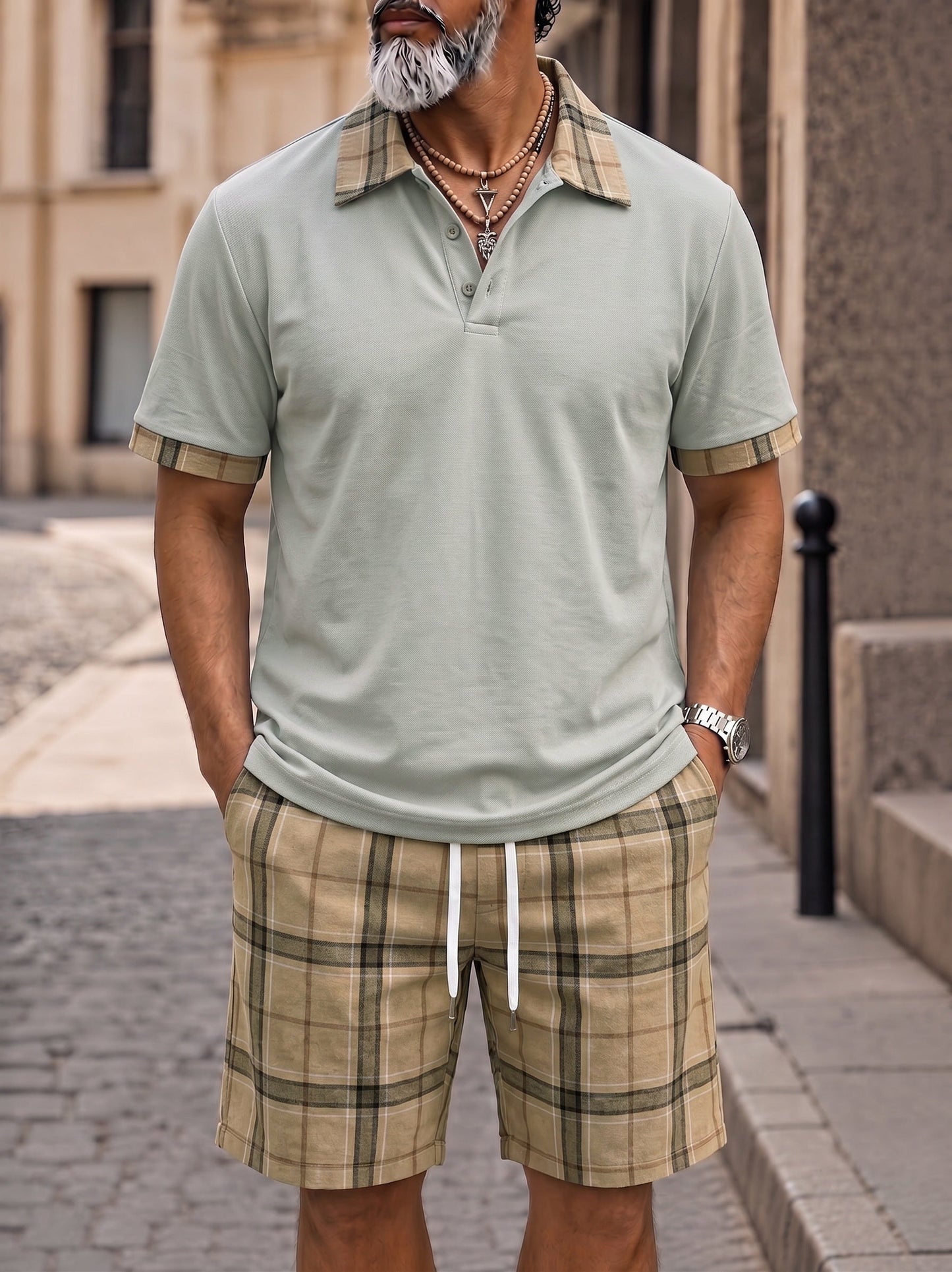 Nahaufnahme des Karomusters auf Polohemd und Shorts für Herren