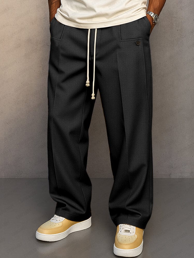 Herren-Trousers am Model für einen entspannten Alltagslook