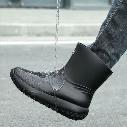 Profilsohle der Herren-Regenstiefel für sicheren Halt auf nassem Untergrund