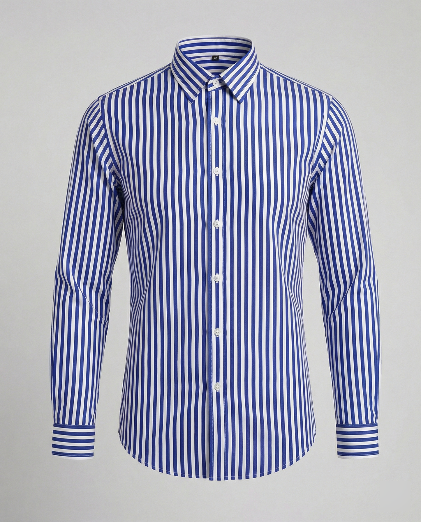 Herren gestreiftes Hemd mit Regular Fit aus seitlicher Perspektive