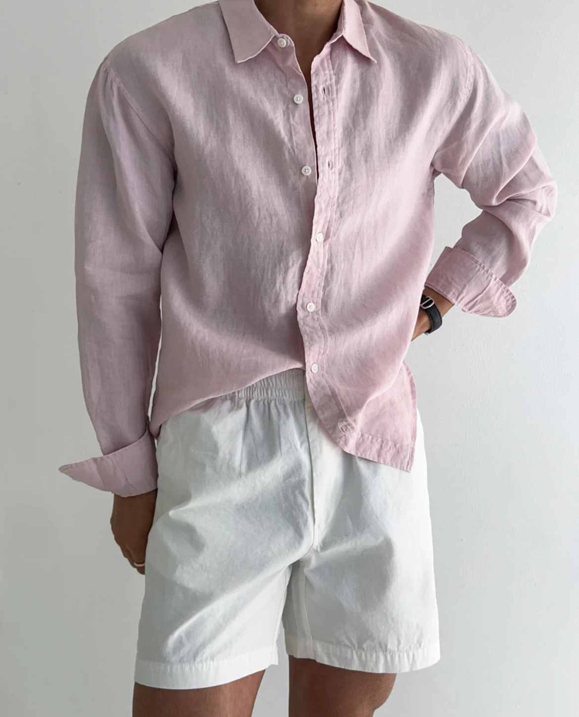 Herren Leinenhemd mit kurzen Ärmeln in sommerlichem Look, Vorderansicht