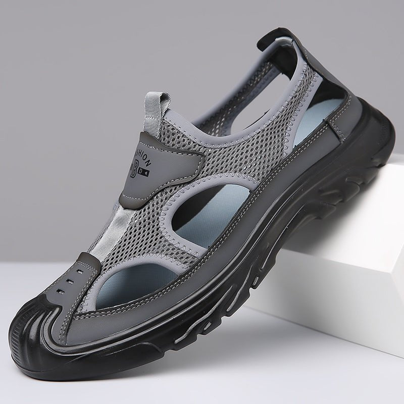 Herren Sandalen in seitlicher Ansicht mit offener, luftiger Form